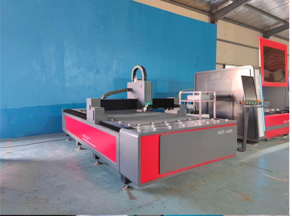 5' x 10' Fiber Laser CNC Machine 3000W